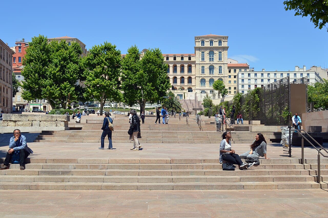Place Villeneuve-Bargemon and the historic Hôtel-Dieu in Marseille